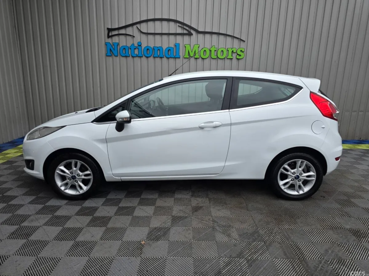 Ford Fiesta Hatchback, Petrol, 2015, White