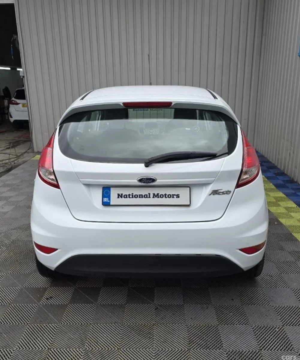 Ford Fiesta Hatchback, Petrol, 2015, White