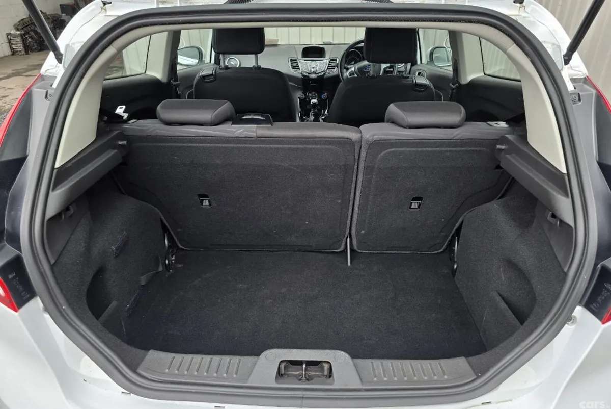 Ford Fiesta Hatchback, Petrol, 2015, White