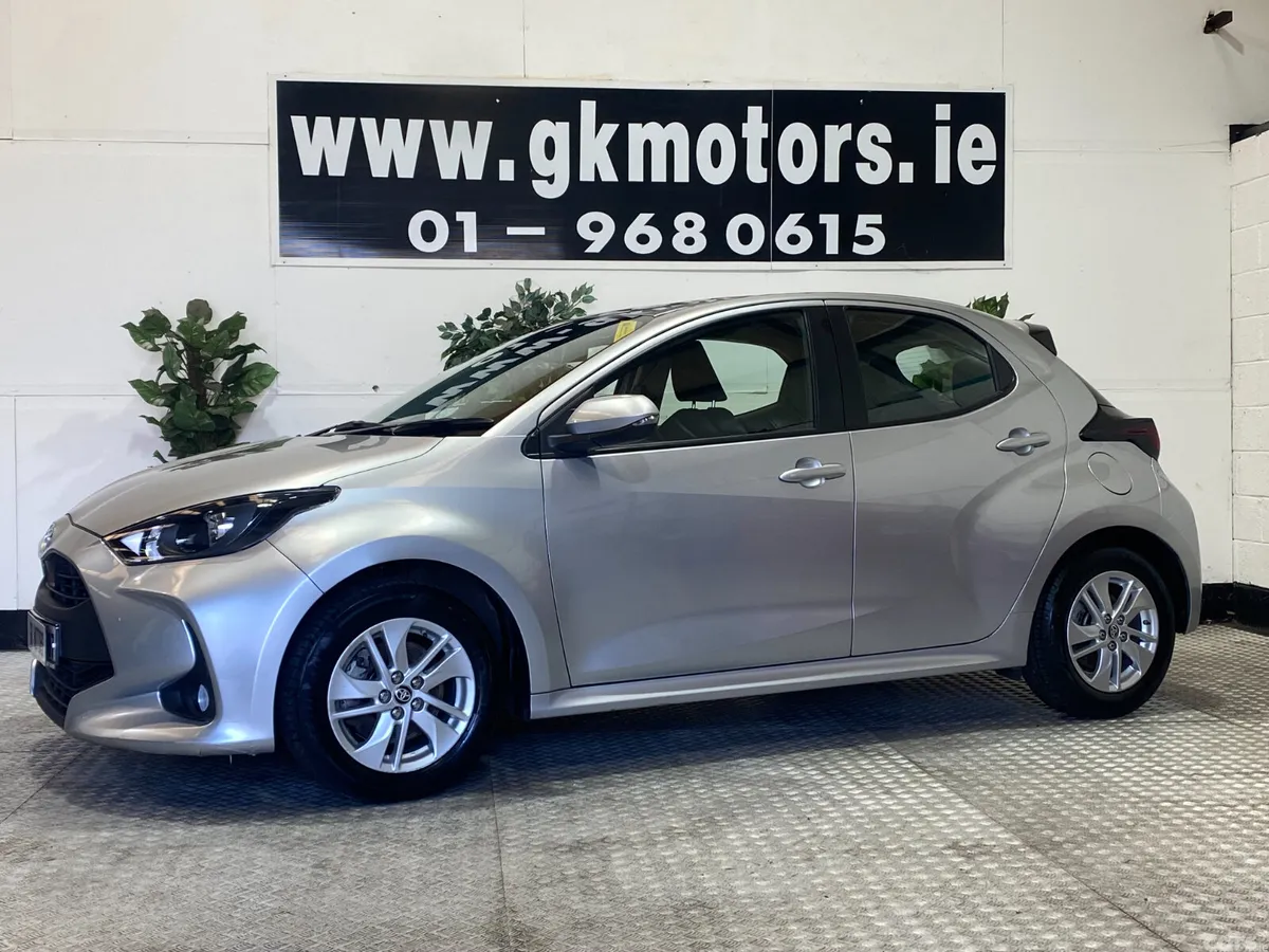 Toyota Yaris Hatchback, Petrol Hybrid, 2024, Grey