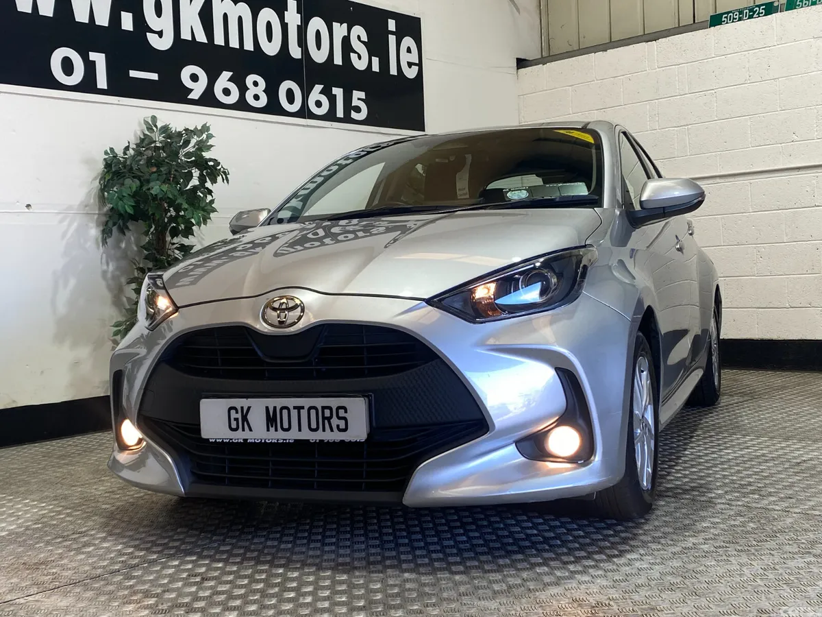 Toyota Yaris Hatchback, Petrol Hybrid, 2024, Grey