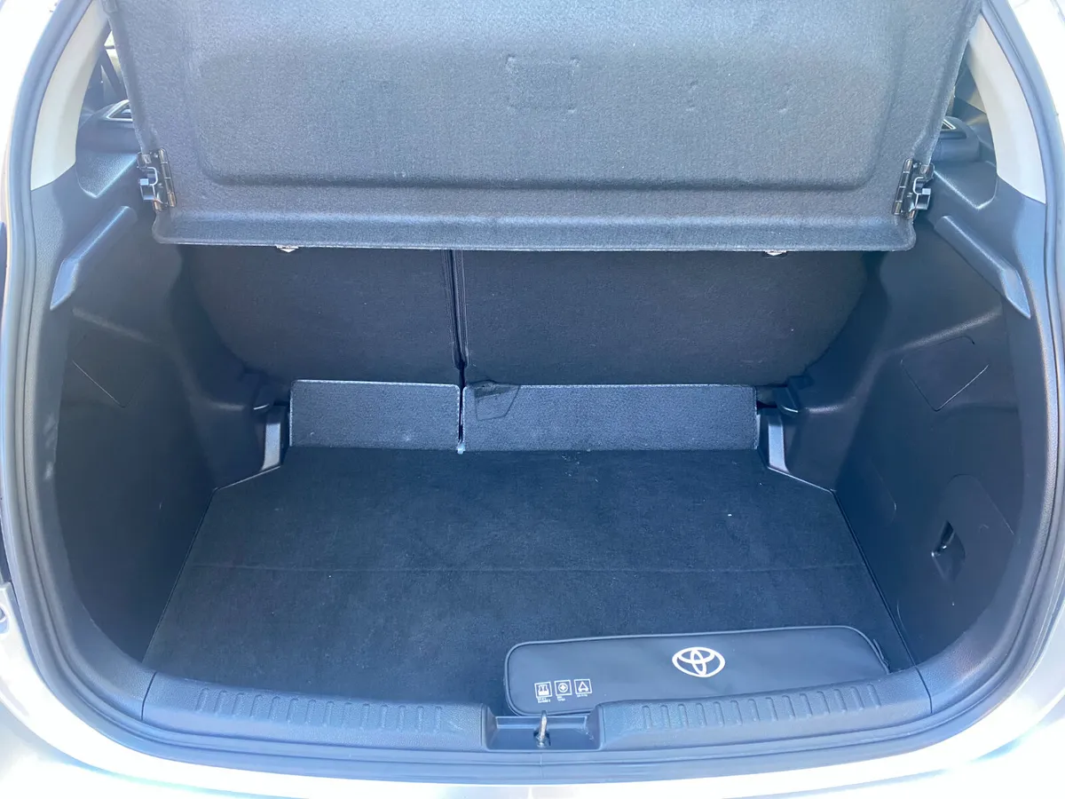 Toyota Yaris Hatchback, Petrol Hybrid, 2024, Grey