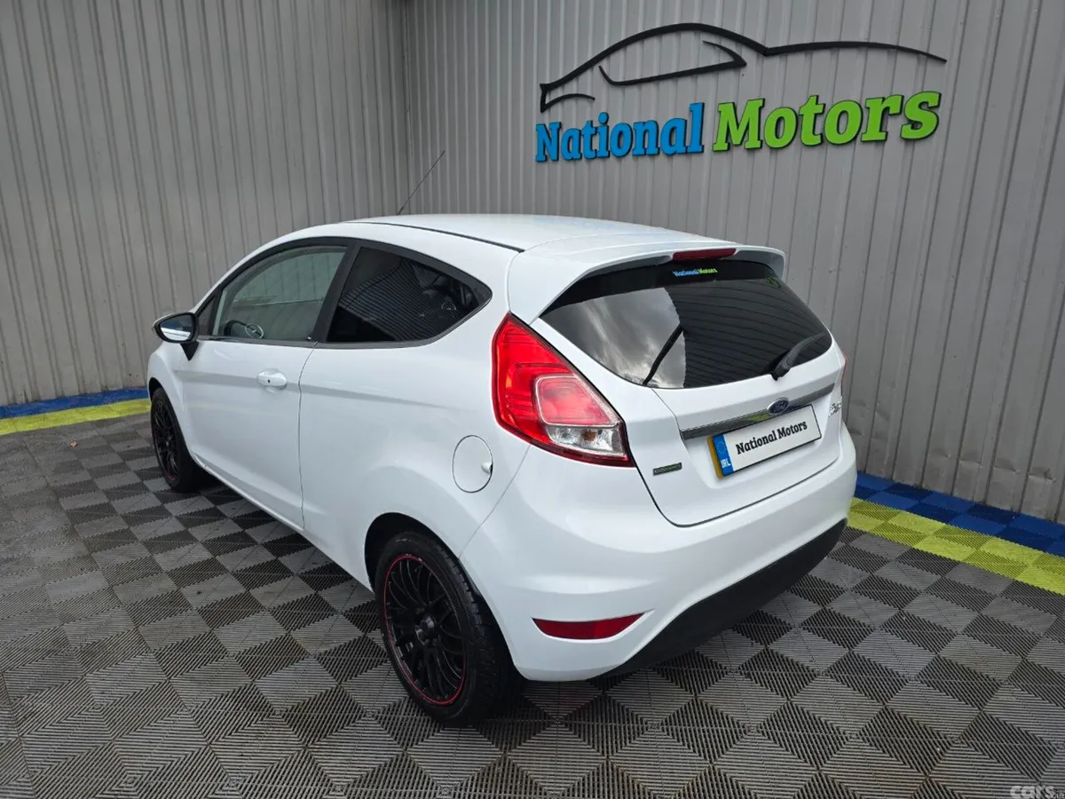 Ford Fiesta Hatchback, Petrol, 2015, White