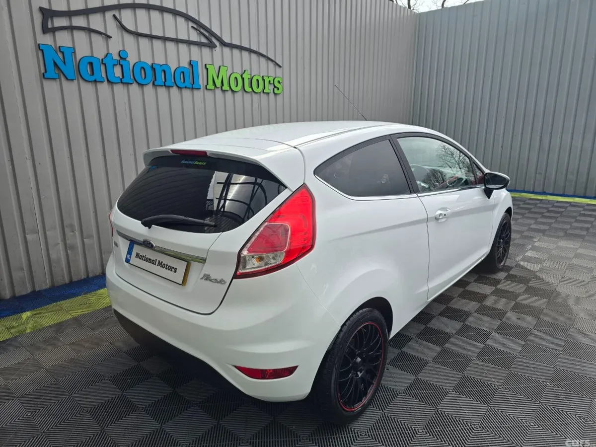 Ford Fiesta Hatchback, Petrol, 2015, White