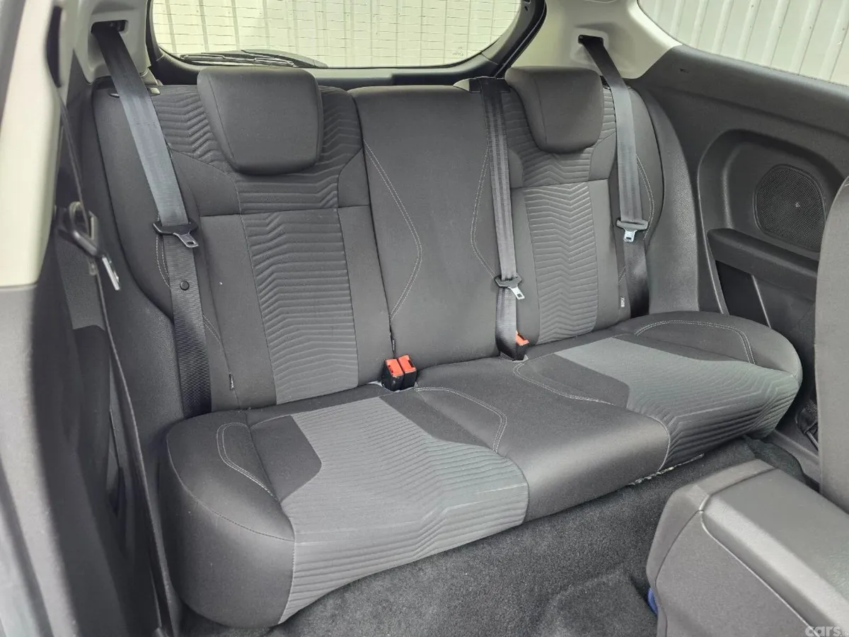 Ford Fiesta Hatchback, Petrol, 2015, White
