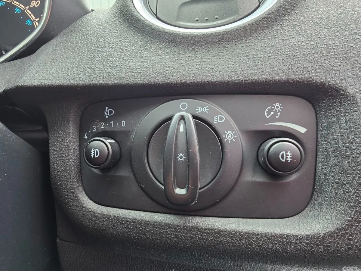 Ford Fiesta Hatchback, Petrol, 2015, White