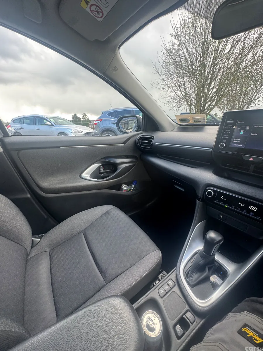 Toyota Yaris Hatchback, Petrol Hybrid, 2022, Grey