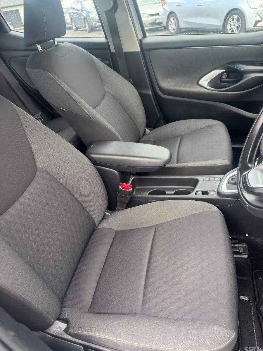 Toyota Yaris Hatchback, Petrol Hybrid, 2022, Grey