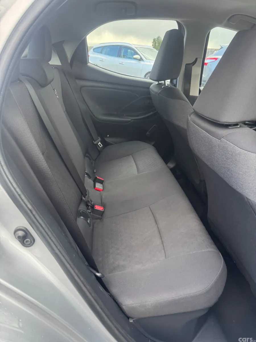 Toyota Yaris Hatchback, Petrol Hybrid, 2022, Grey