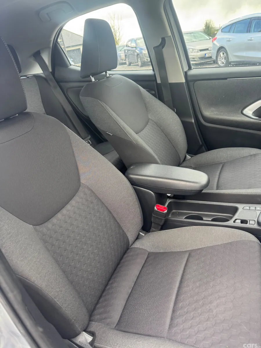 Toyota Yaris Hatchback, Petrol Hybrid, 2022, Grey