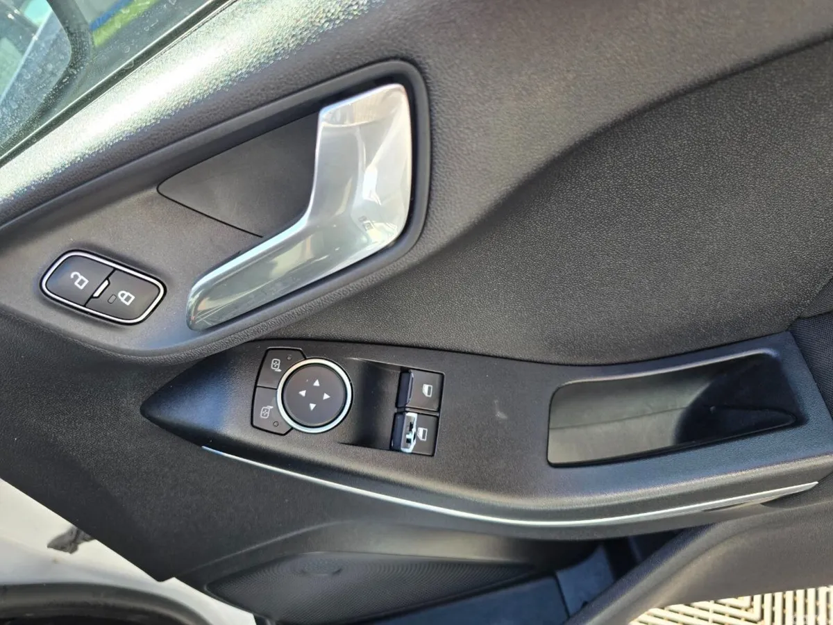Ford Fiesta Hatchback, Petrol, 2019, White