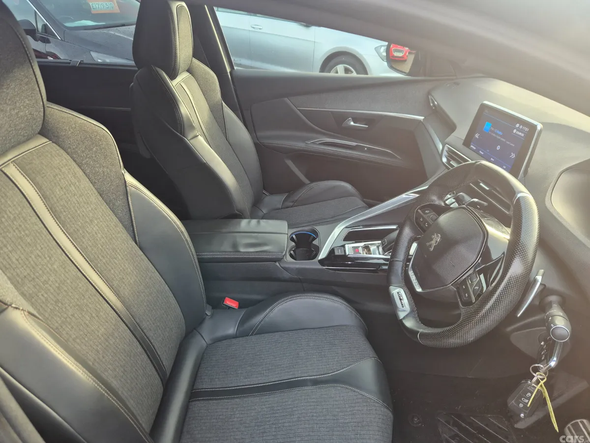 Peugeot 5008 SUV, Diesel, 2018, Grey