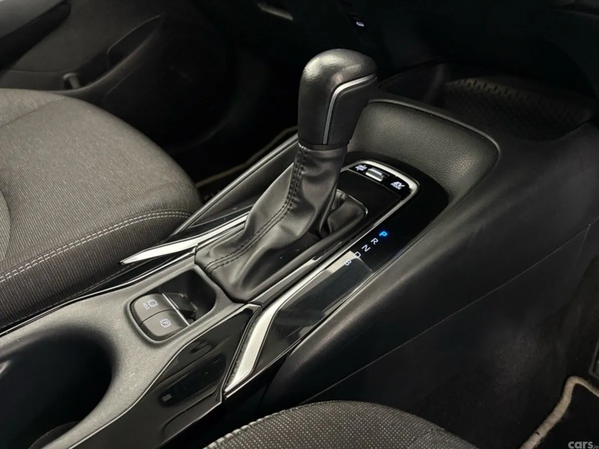 Toyota Corolla Saloon, Petrol Hybrid, 2023, Silver