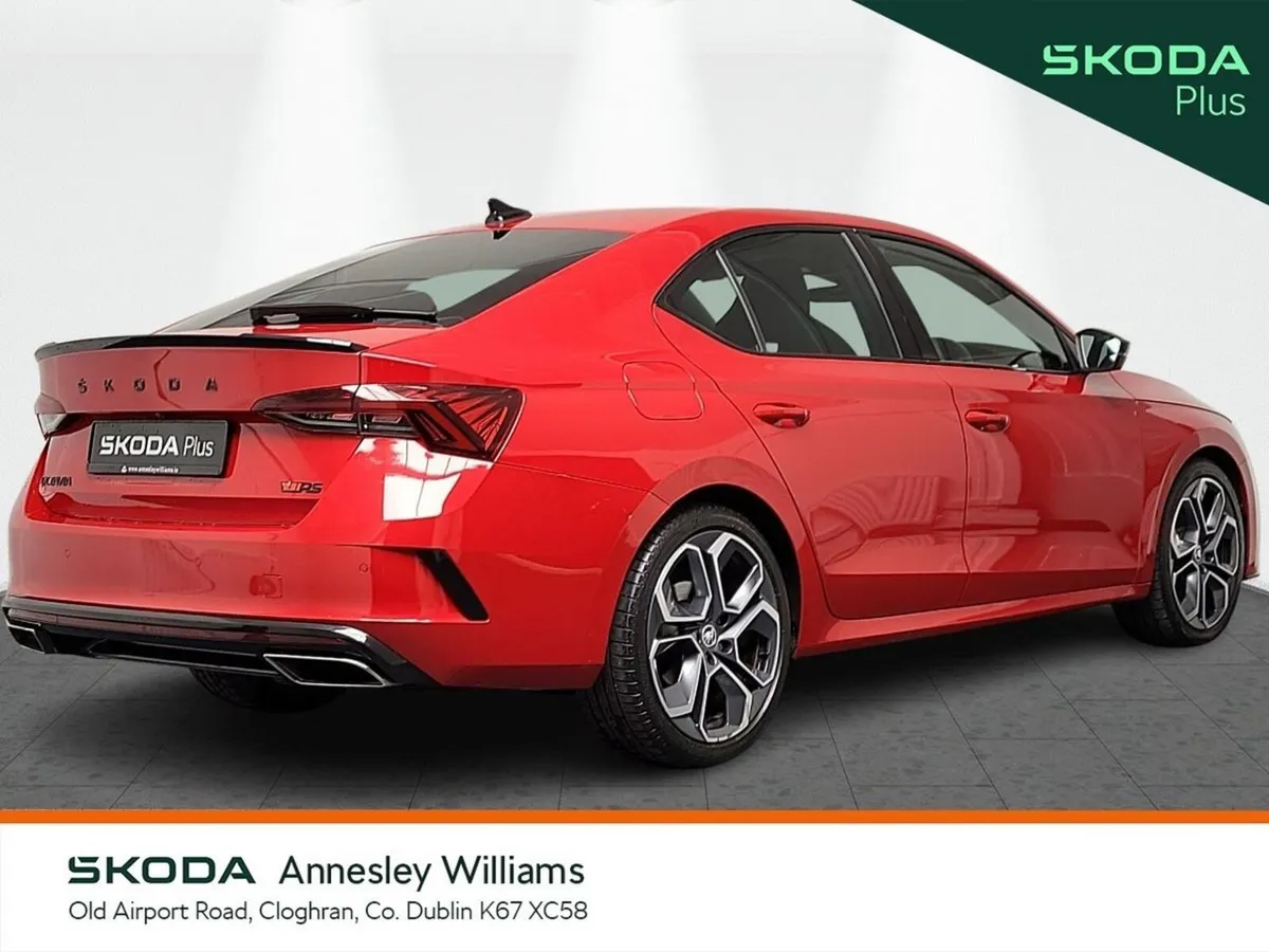 Skoda Octavia Saloon, Diesel, 2023, Red