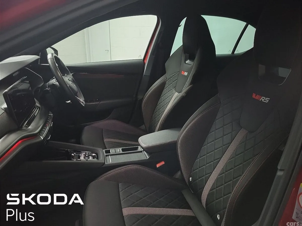 Skoda Octavia Saloon, Diesel, 2023, Red