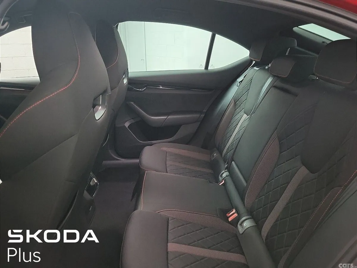 Skoda Octavia Saloon, Diesel, 2023, Red