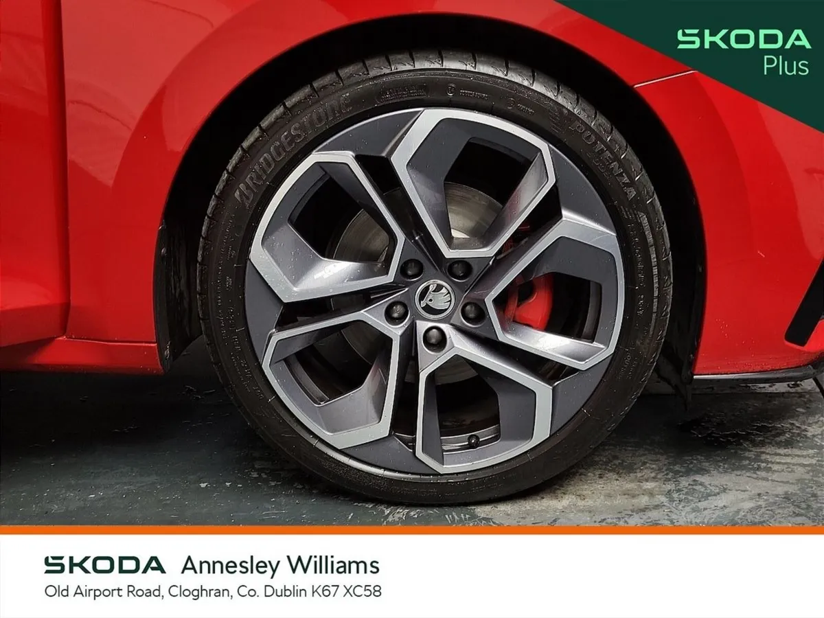 Skoda Octavia Saloon, Diesel, 2023, Red