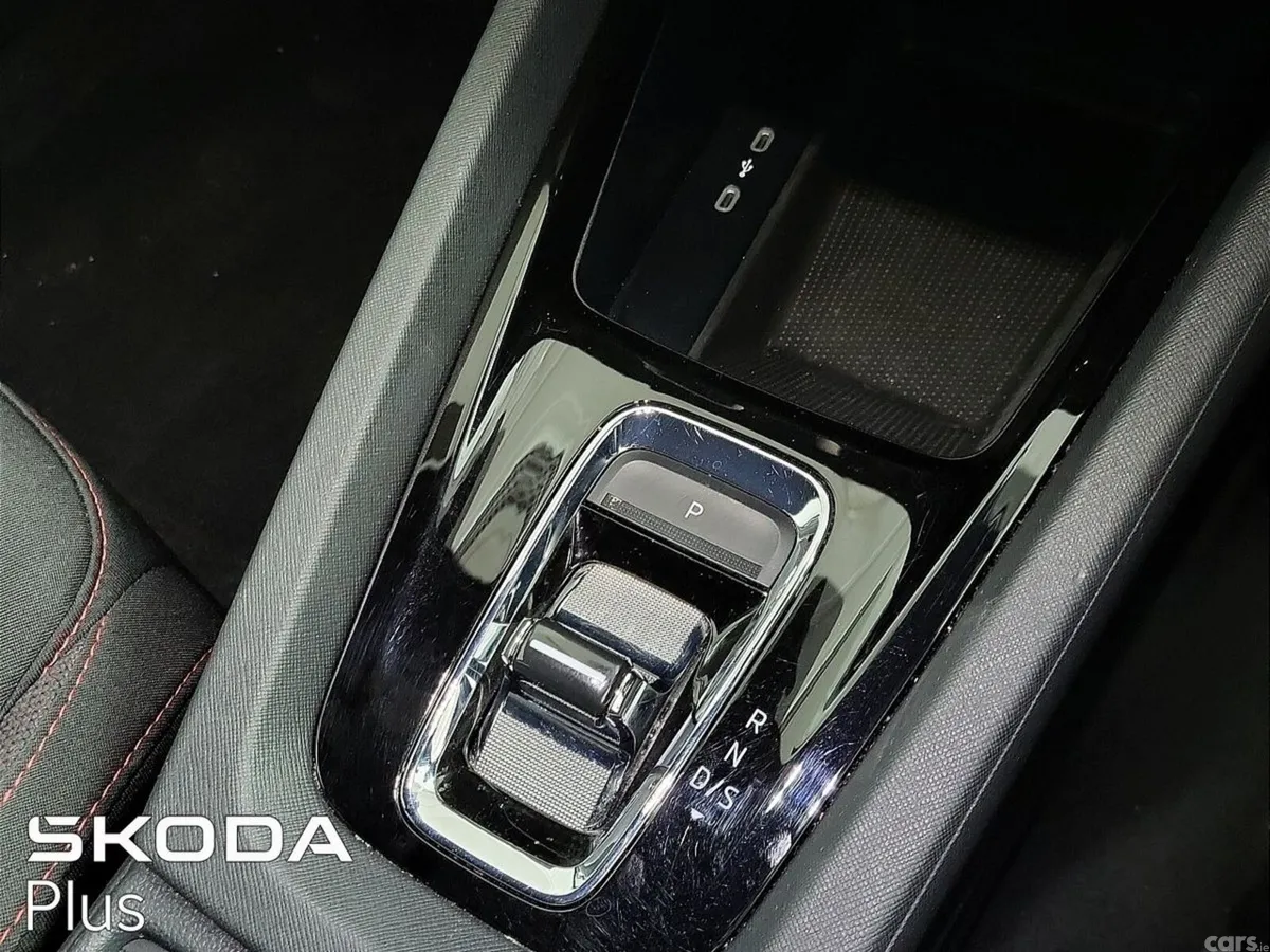 Skoda Octavia Saloon, Diesel, 2023, Red