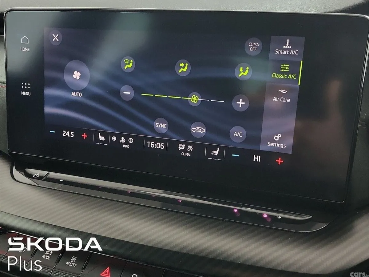 Skoda Octavia Saloon, Diesel, 2023, Red