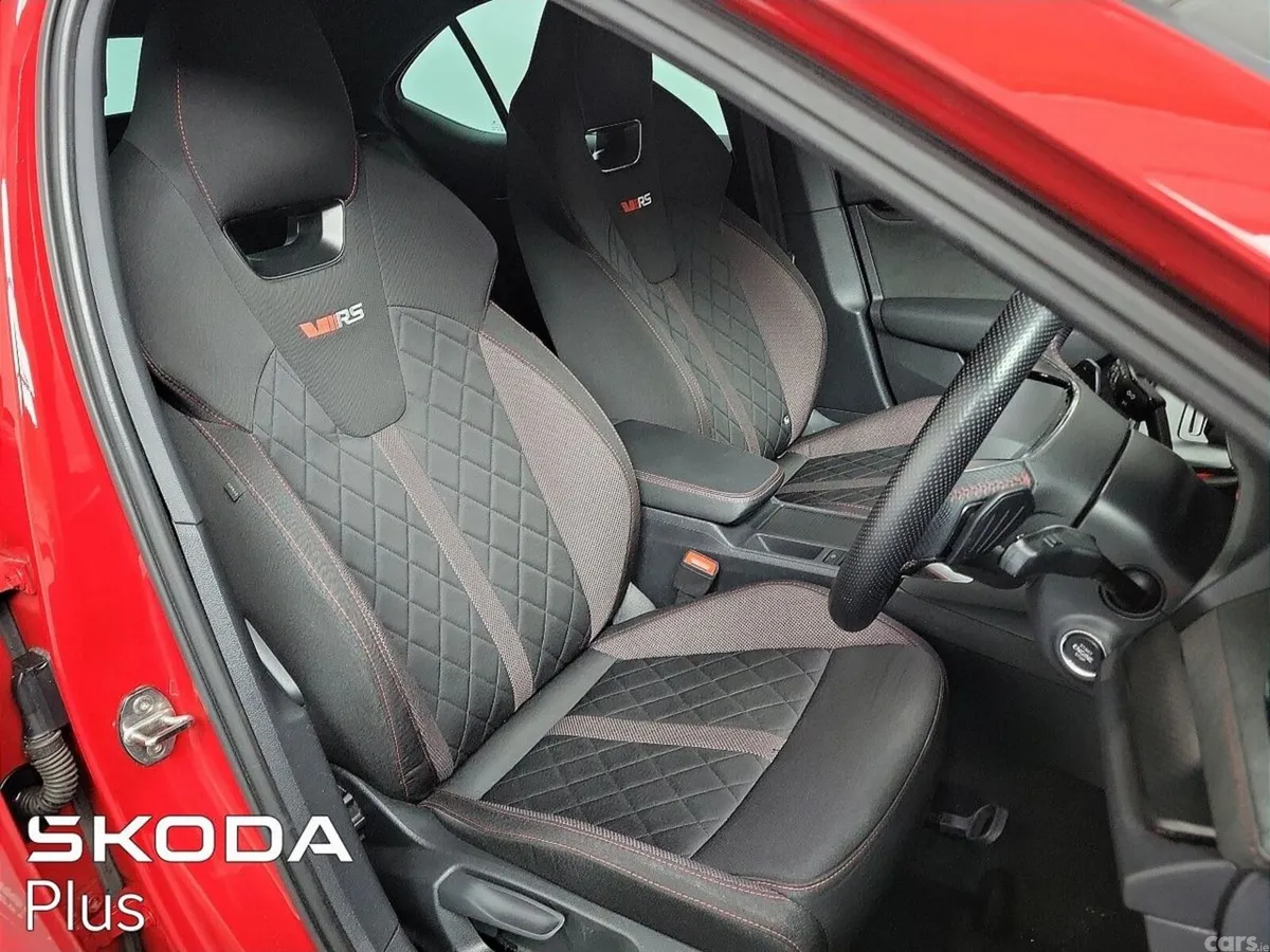 Skoda Octavia Saloon, Diesel, 2023, Red