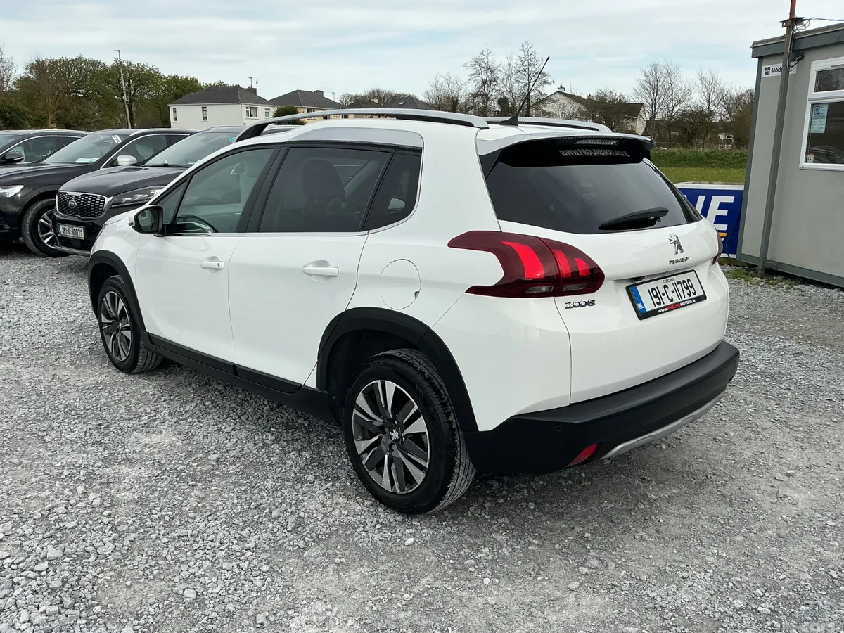 Peugeot 2008 Hatchback, Petrol, 2019, White