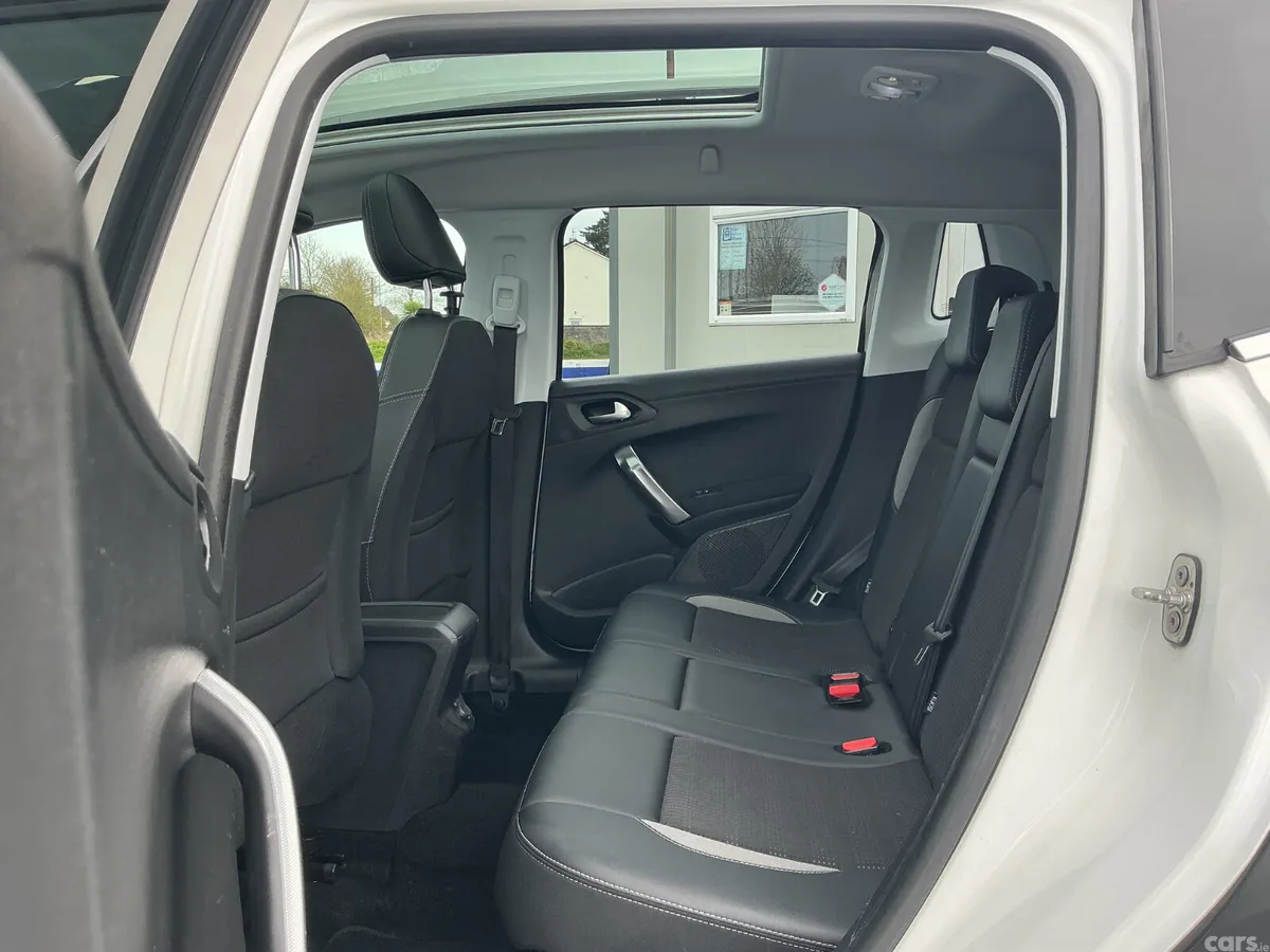 Peugeot 2008 Hatchback, Petrol, 2019, White