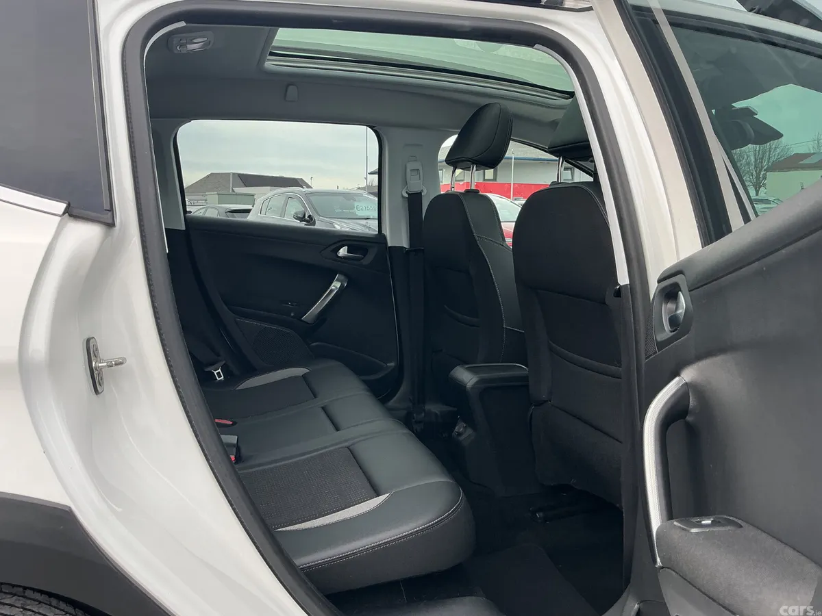 Peugeot 2008 Hatchback, Petrol, 2019, White