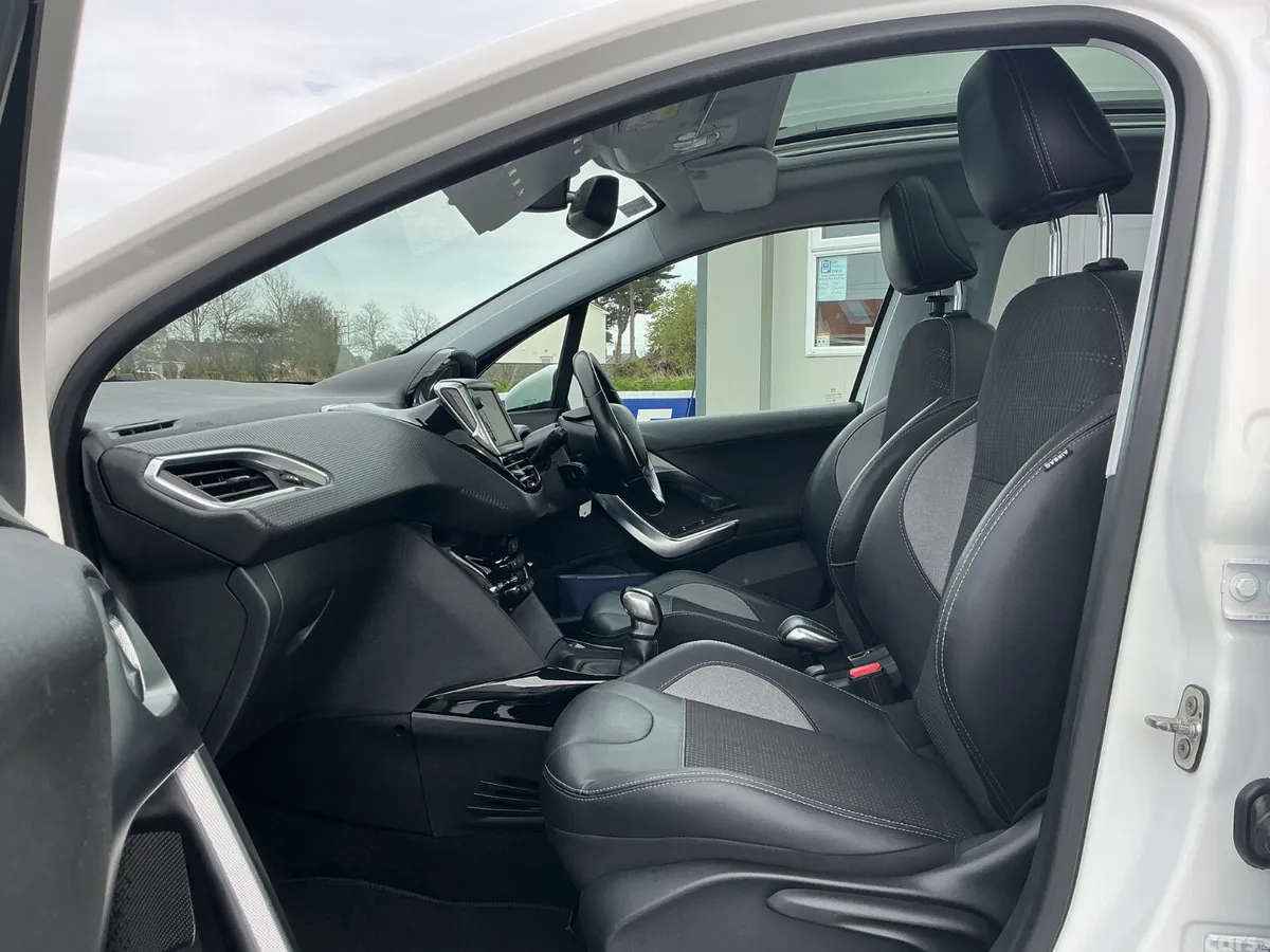 Peugeot 2008 Hatchback, Petrol, 2019, White