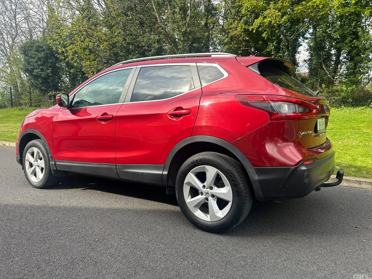 Nissan Qashqai MPV, Diesel, 2019, Red