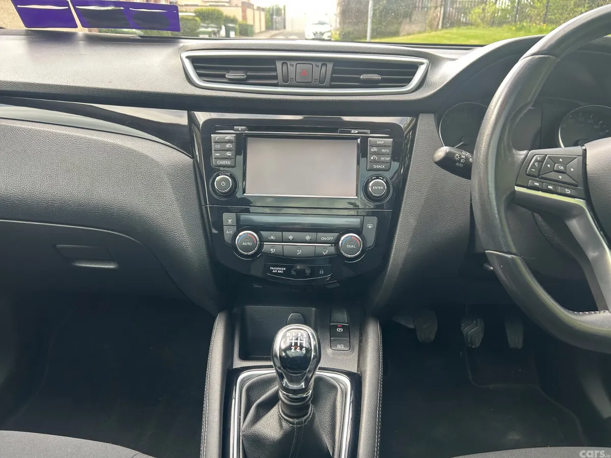 Nissan Qashqai MPV, Diesel, 2019, Red