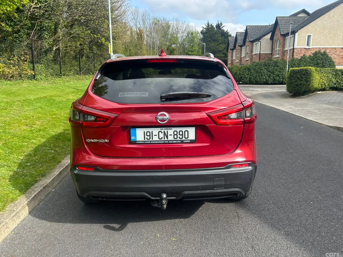 Nissan Qashqai MPV, Diesel, 2019, Red