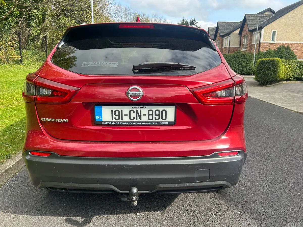 Nissan Qashqai MPV, Diesel, 2019, Red
