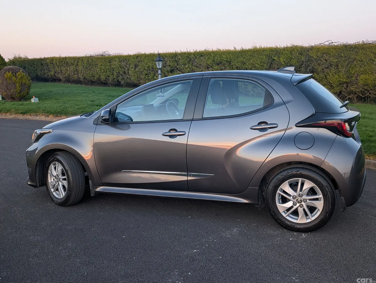 Toyota Yaris Hatchback, Petrol, 2022, Grey