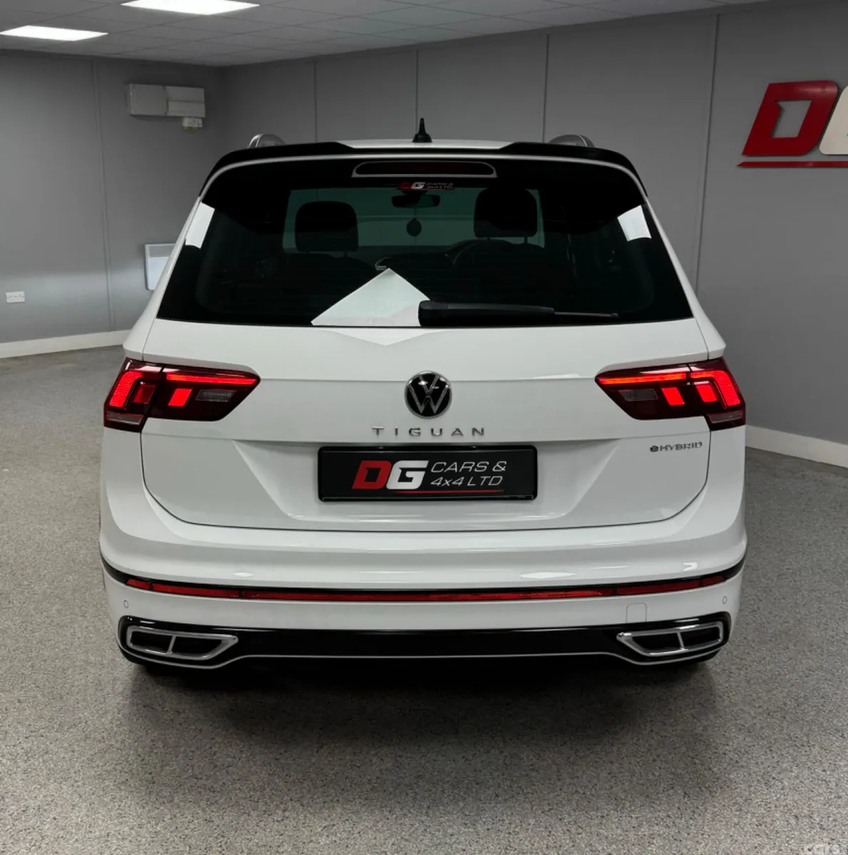 Volkswagen Tiguan SUV, Petrol Hybrid, 2022, White