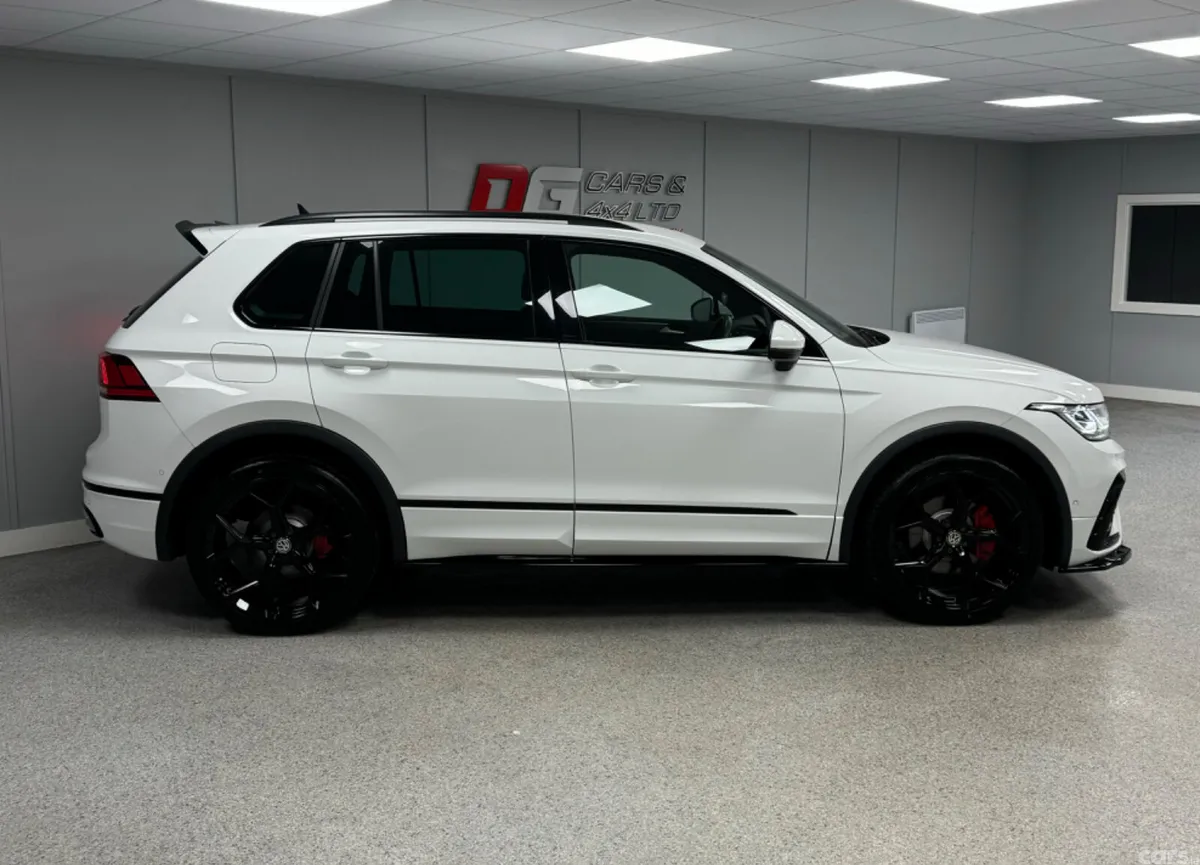 Volkswagen Tiguan SUV, Petrol Hybrid, 2022, White