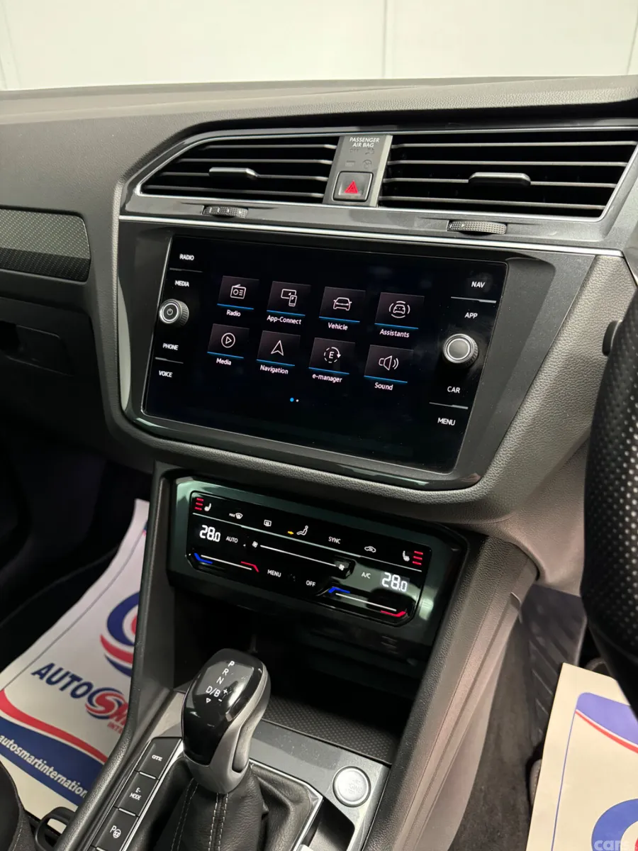 Volkswagen Tiguan SUV, Petrol Hybrid, 2022, White
