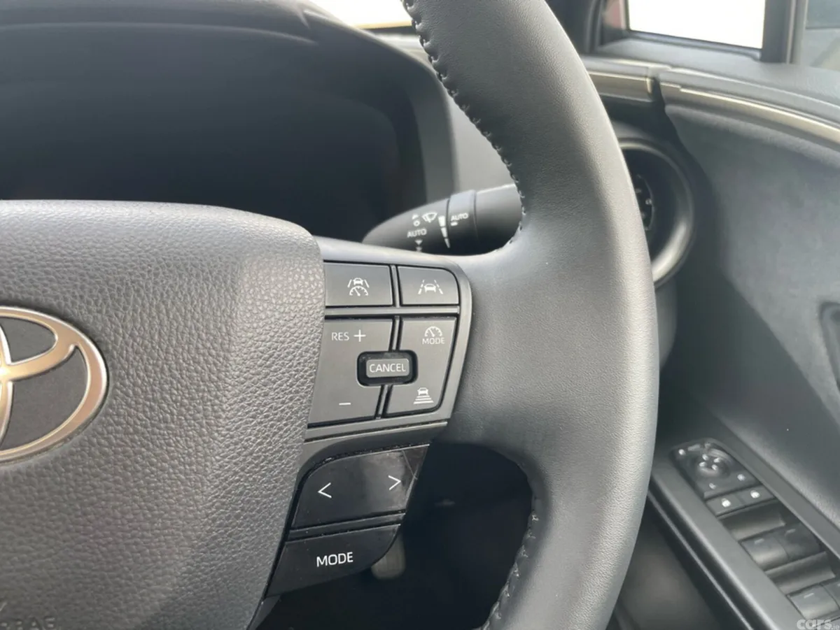 Toyota C-HR Hatchback, Petrol Hybrid, 2024, White