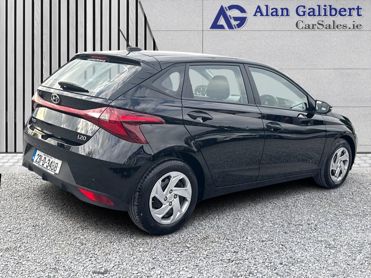 Hyundai i20 Hatchback, Petrol, 2023, Black