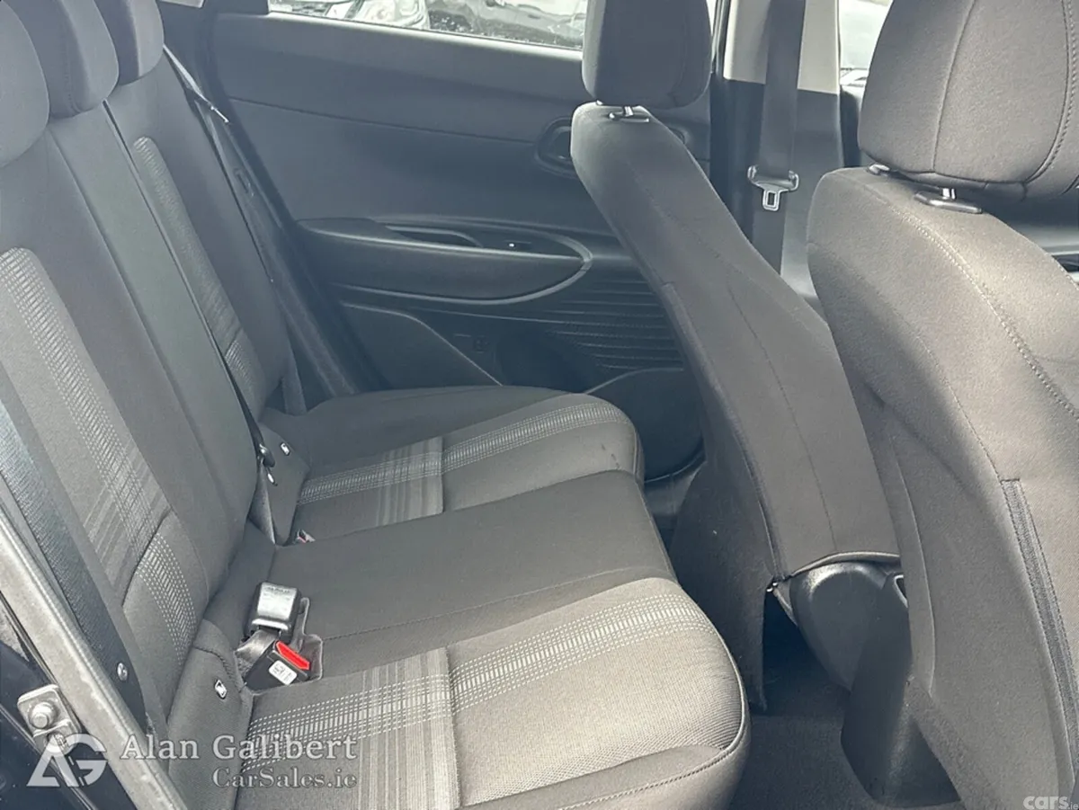Hyundai i20 Hatchback, Petrol, 2023, Black