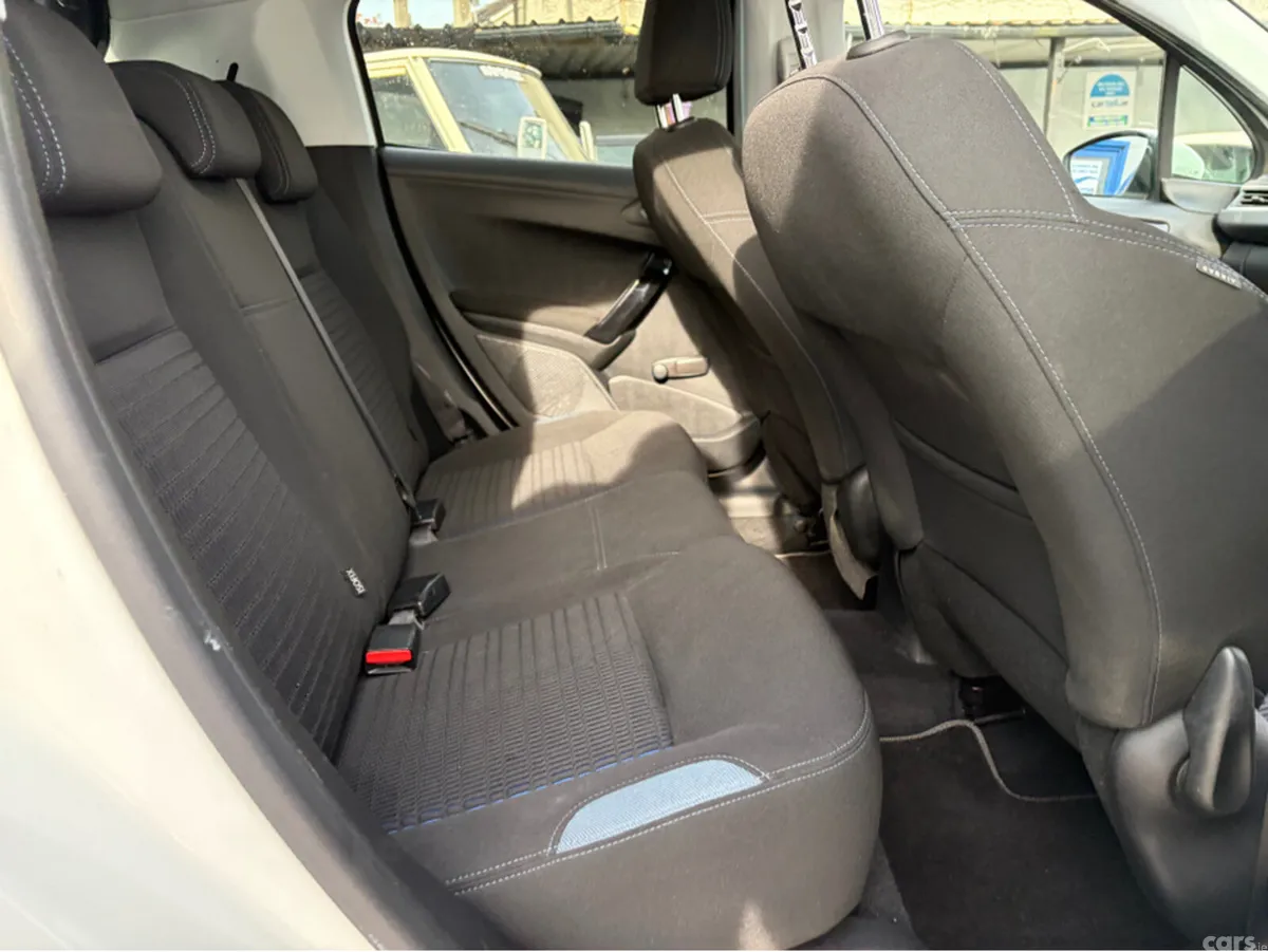 Peugeot 208 Hatchback, Petrol, 2014, White