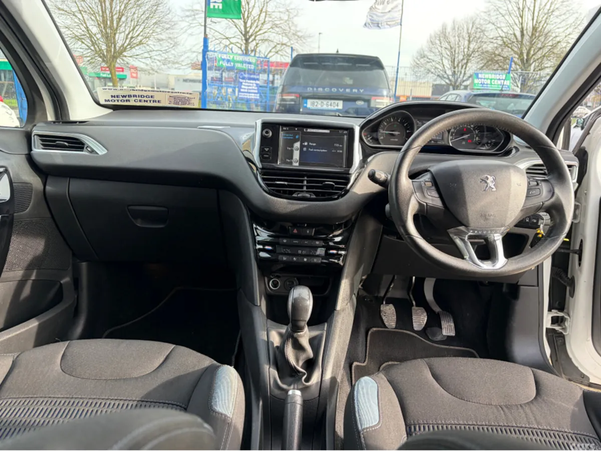 Peugeot 208 Hatchback, Petrol, 2014, White