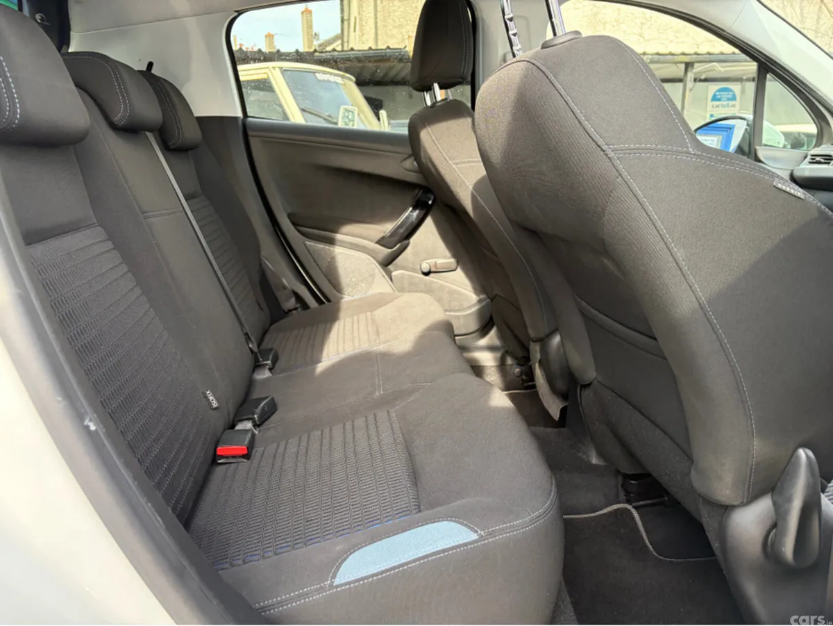 Peugeot 208 Hatchback, Petrol, 2014, White