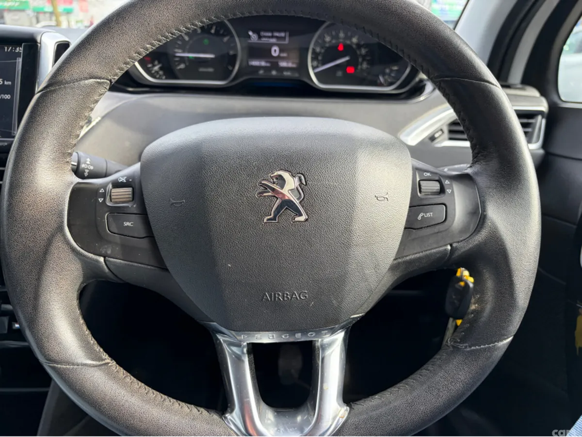 Peugeot 208 Hatchback, Petrol, 2014, White