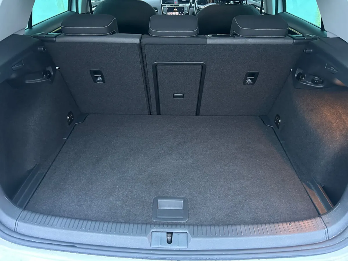 Volkswagen Golf Hatchback, Petrol, 2017, White