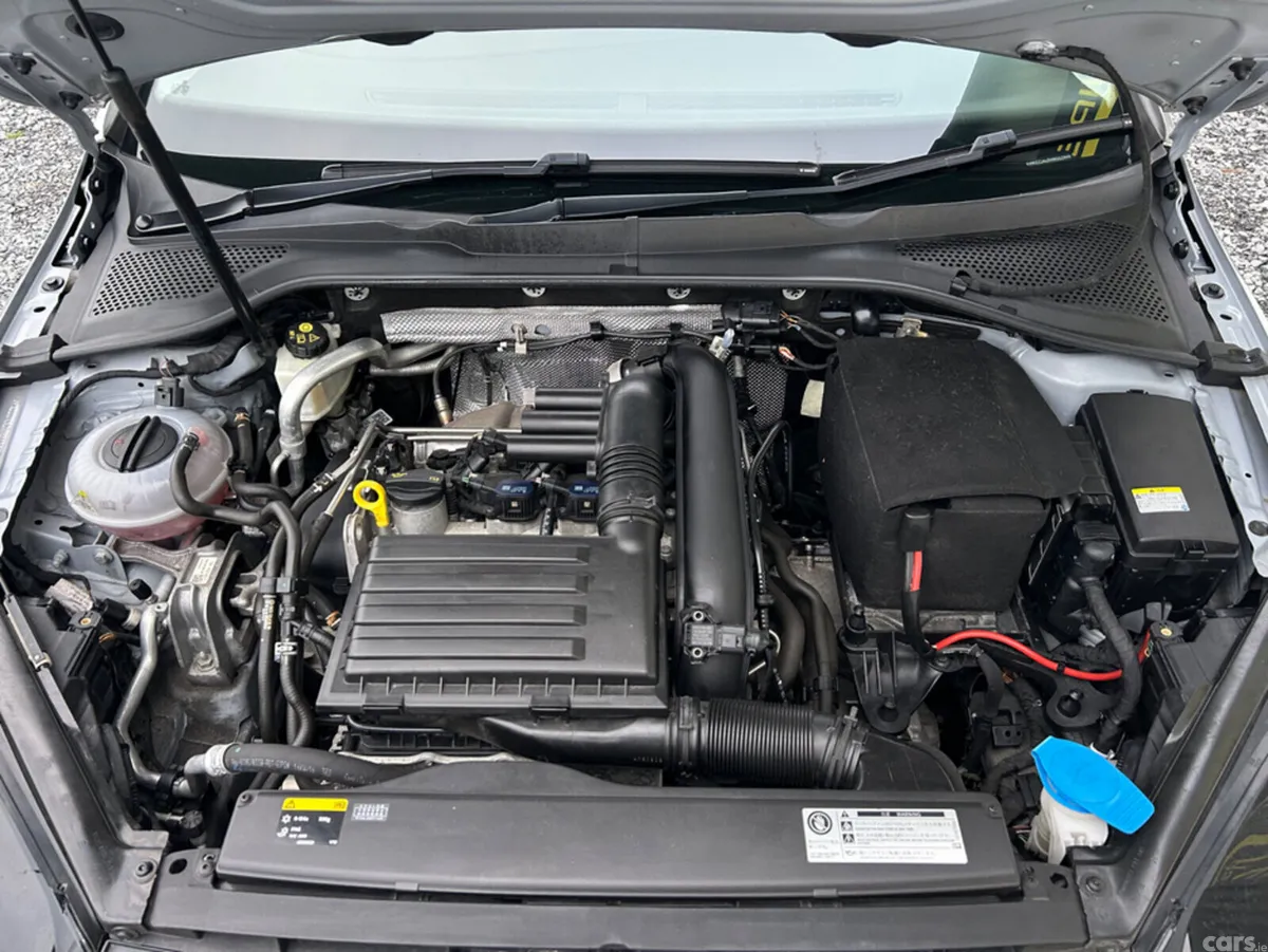 Volkswagen Golf Hatchback, Petrol, 2017, Silver