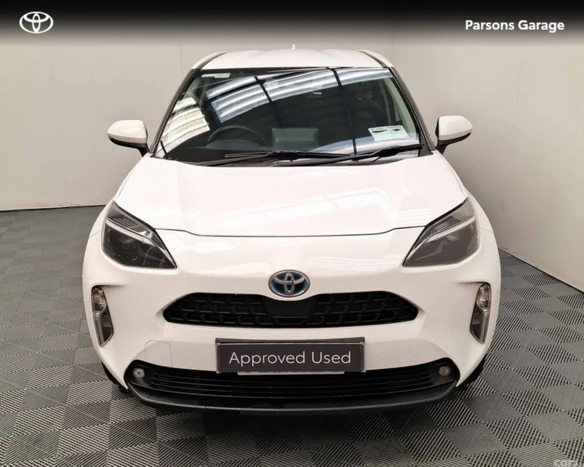 Toyota Yaris Cross Hatchback, Petrol Hybrid, 2024, White