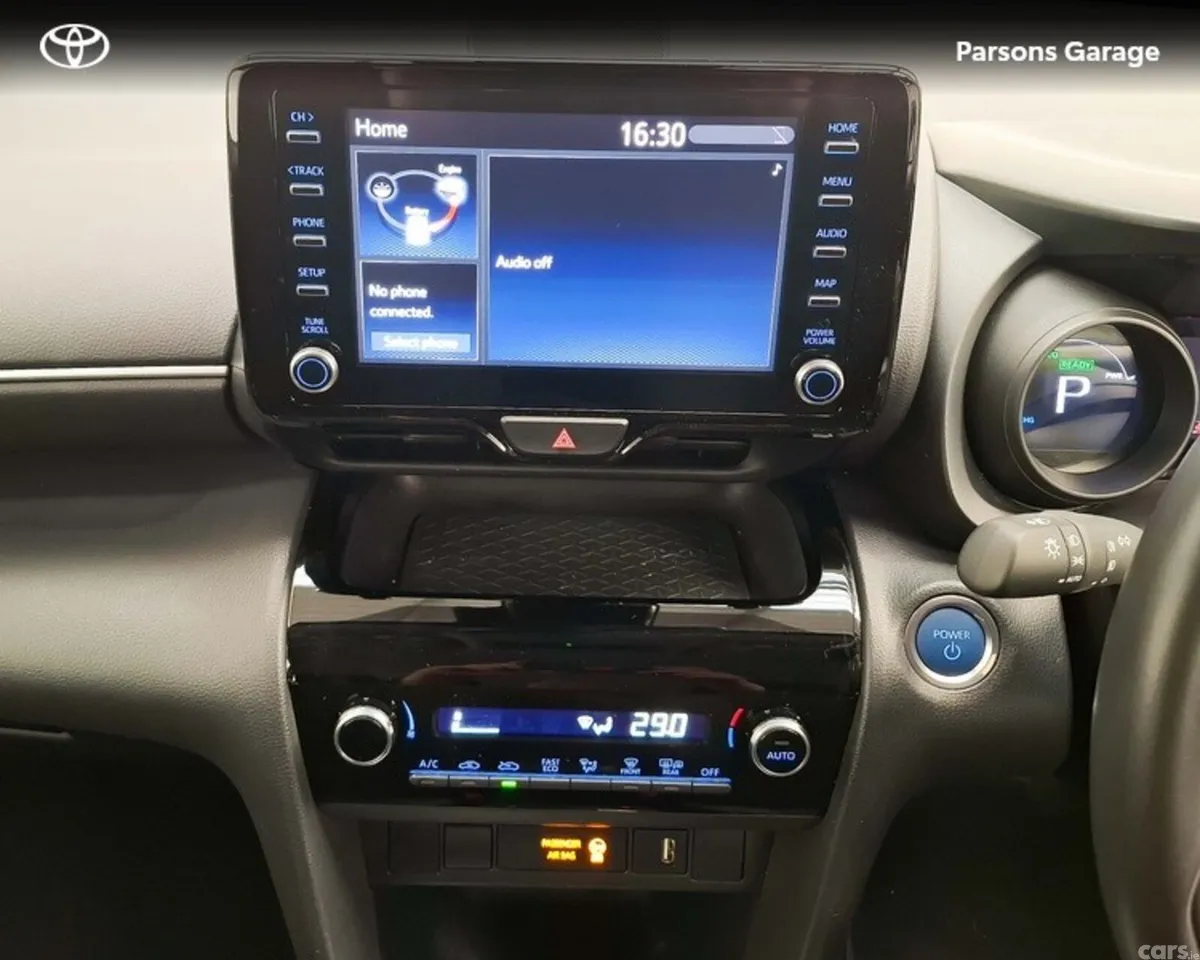 Toyota Yaris Cross Hatchback, Petrol Hybrid, 2024, White