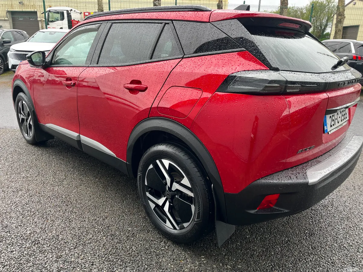 Peugeot 2008 MPV, Petrol, 2025, Red