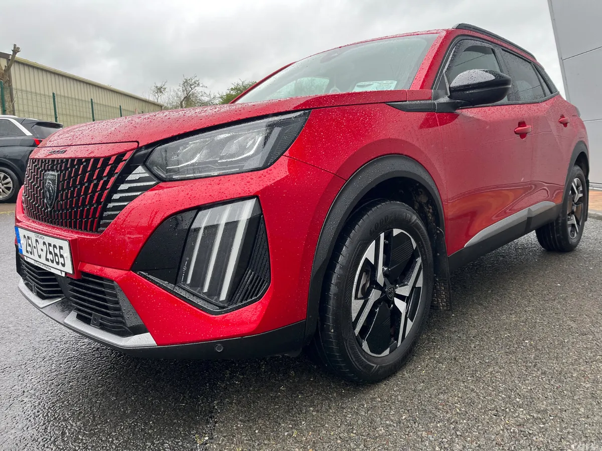 Peugeot 2008 MPV, Petrol, 2025, Red