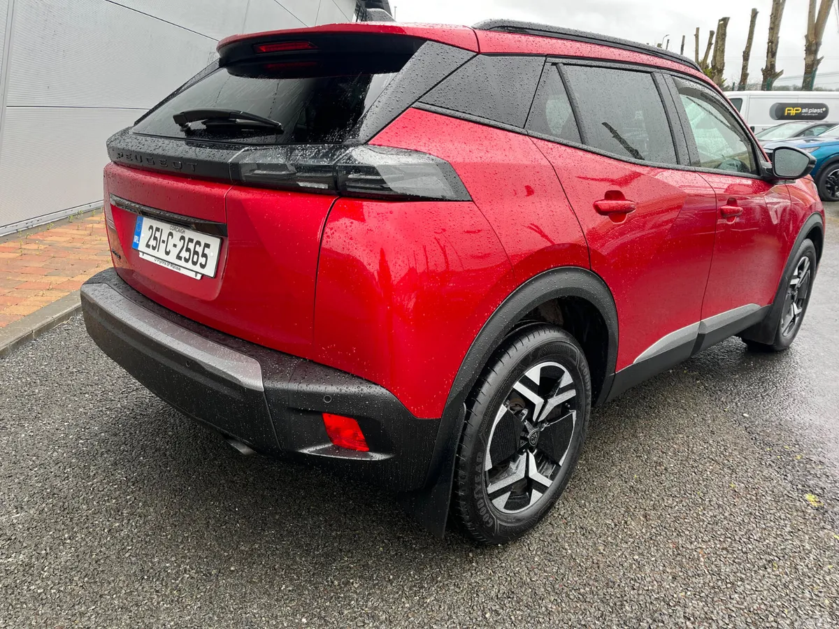 Peugeot 2008 MPV, Petrol, 2025, Red